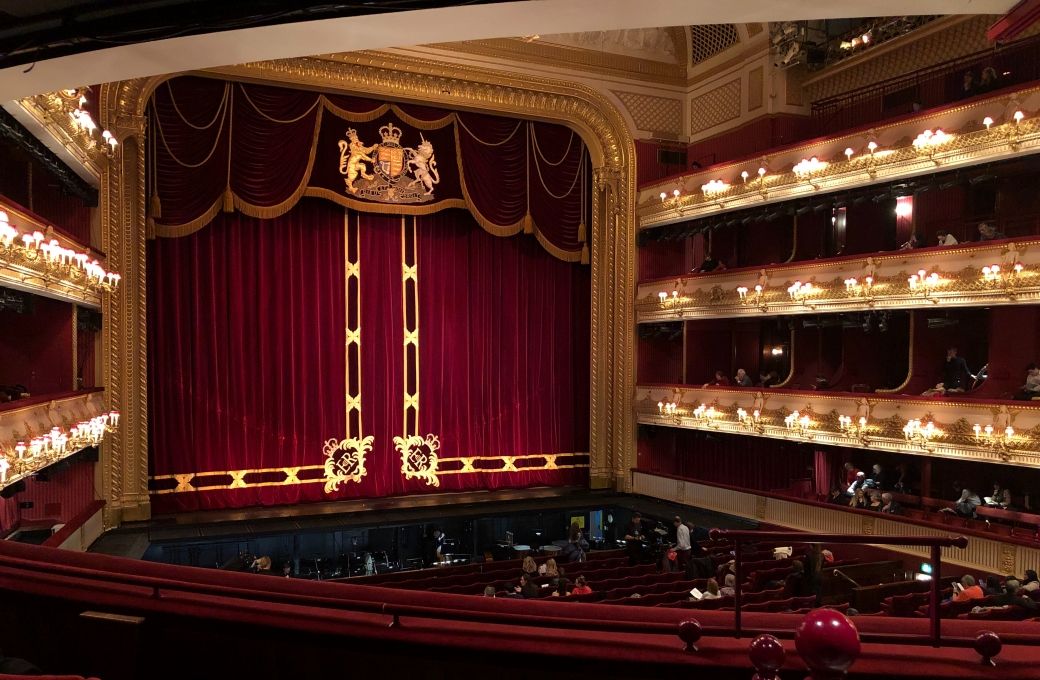 Opera stage &copy; Gabriel Varaljay | Unsplash