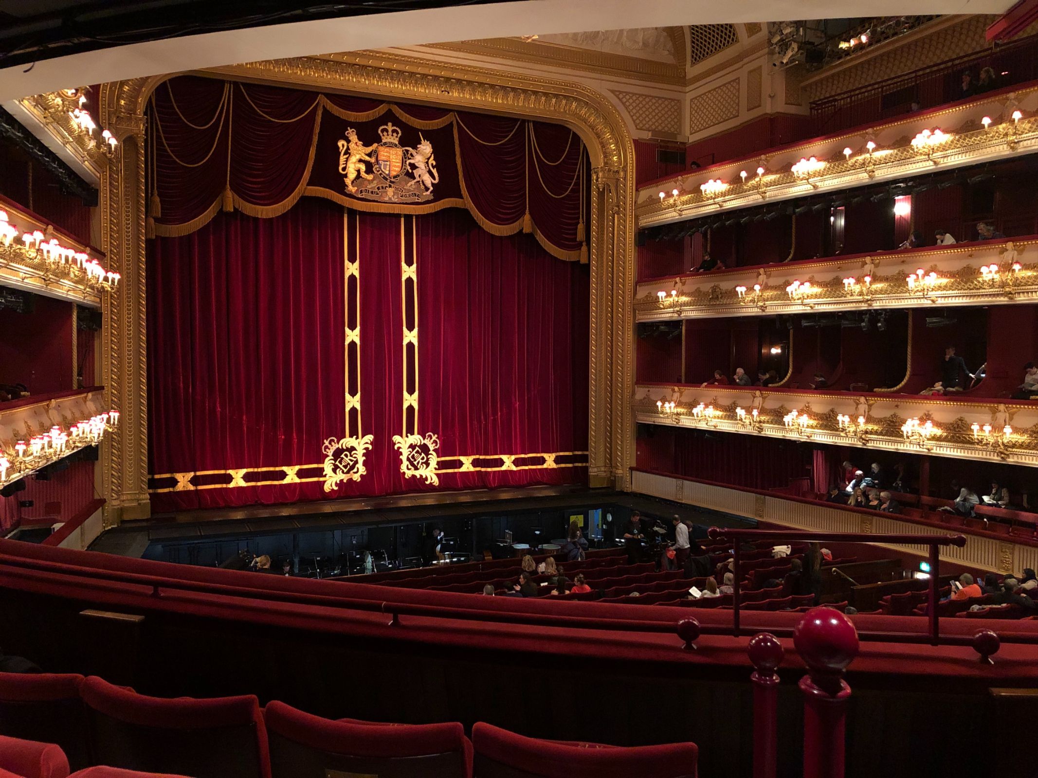 Opera stage &copy; Gabriel Varaljay | Unsplash