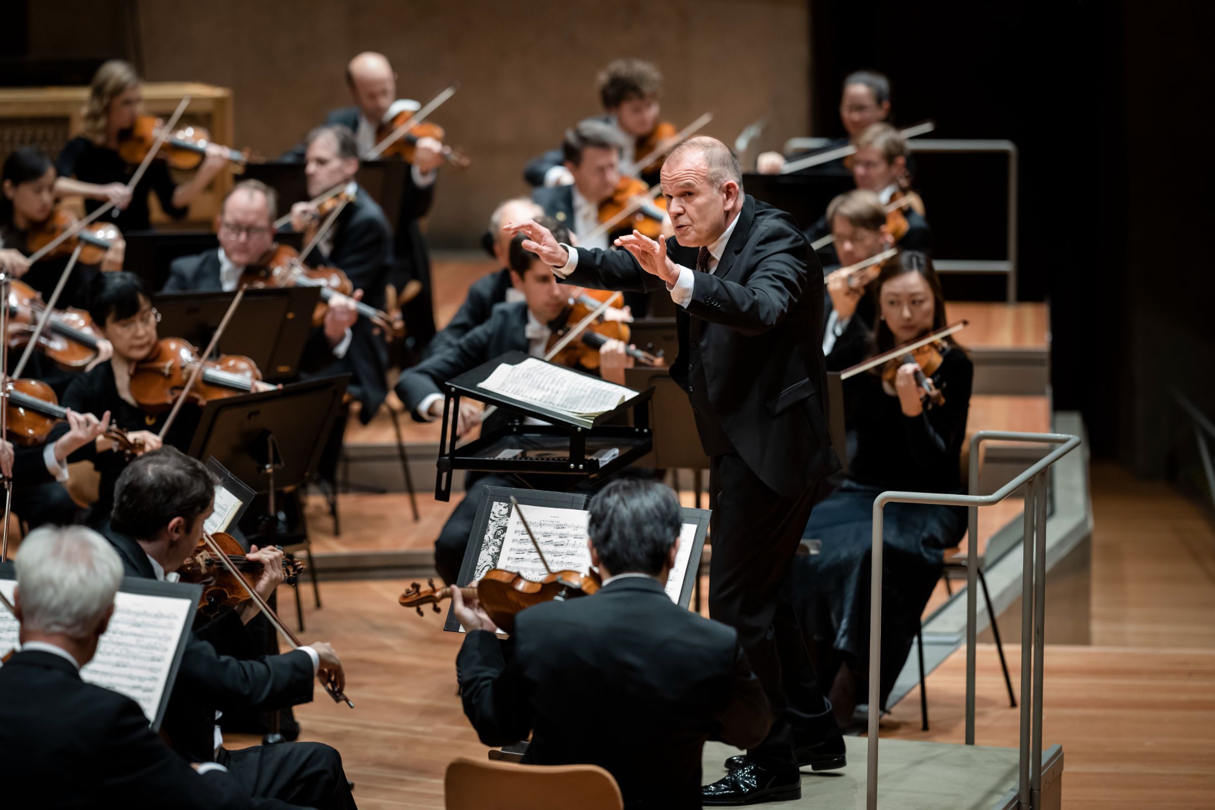 François-Xavier Roth dirige les Berliner Philharmoniker &copy; Stephan Rabold