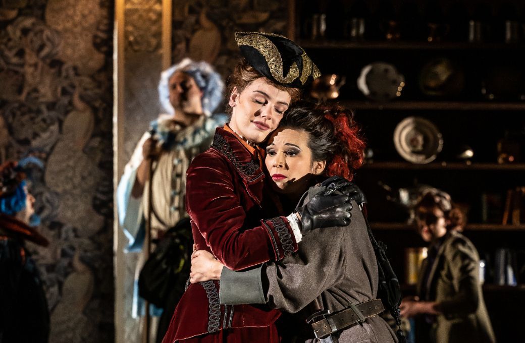 Niamh O&rsquo;Sullivan (Mirza) and Gabrielle Philiponet (Lalla-Roukh) &copy; Clive Barda | ArenaPAL