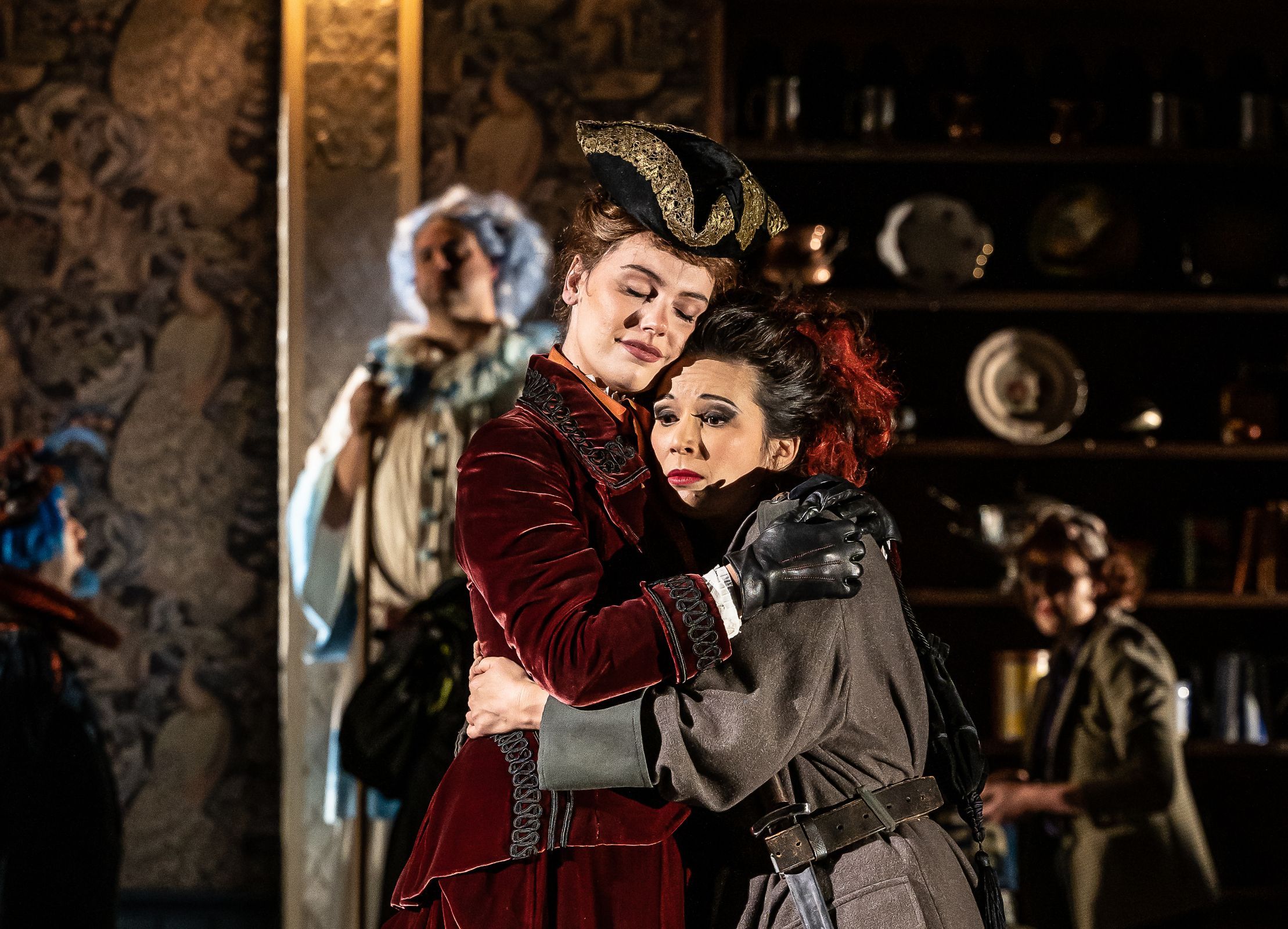 Niamh O’Sullivan (Mirza) and Gabrielle Philiponet (Lalla-Roukh) &copy; Clive Barda | ArenaPAL