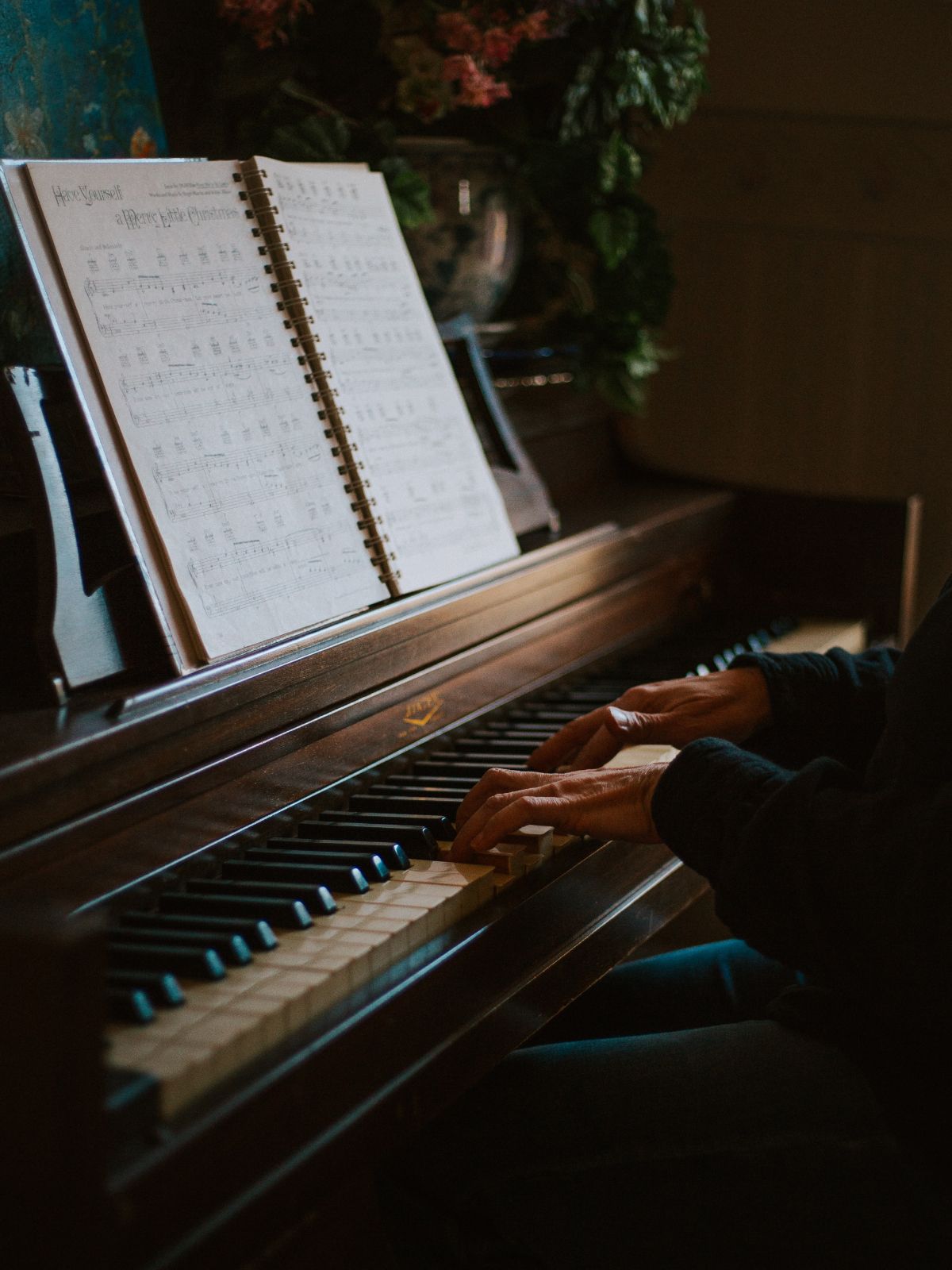 Person playing piano &copy; Josh Hild | Unsplash