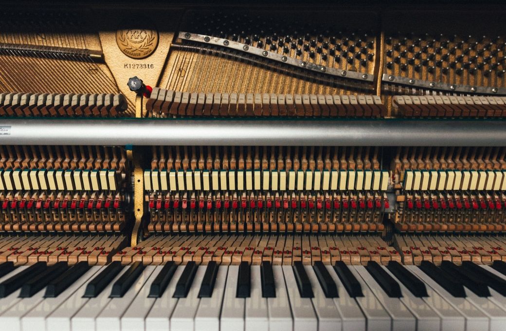 Open piano © Markus Gjengaar | Unsplash