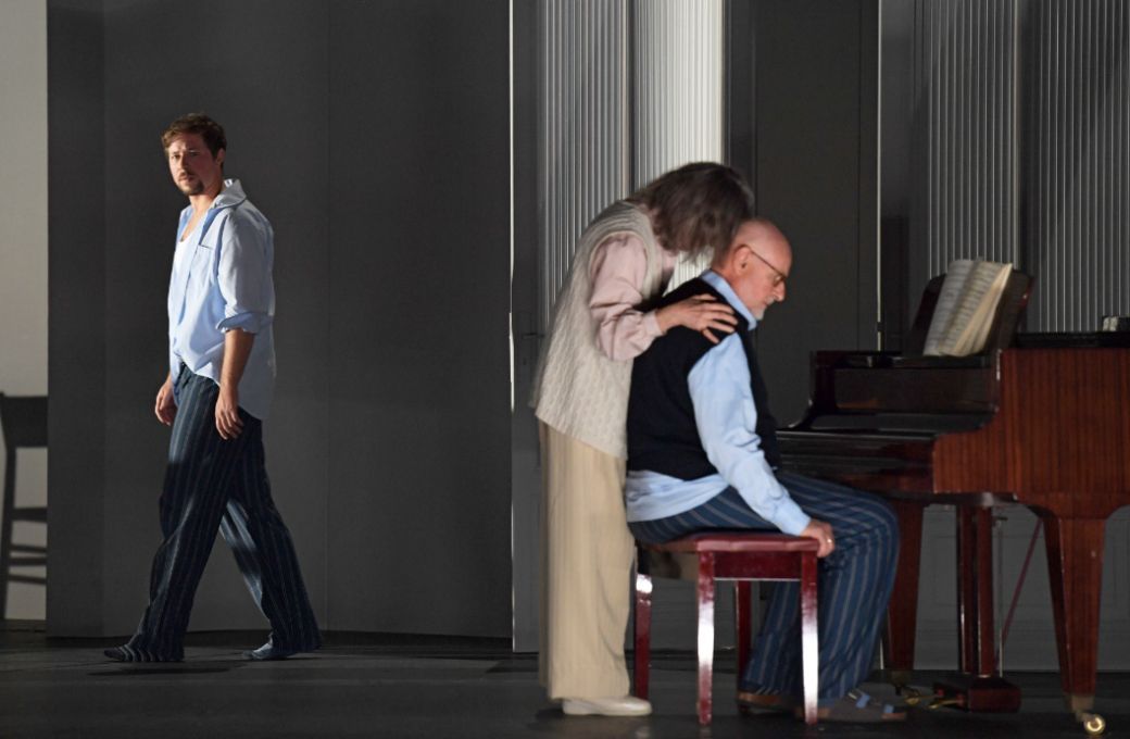 Michael Porter (Tamino, Premierenbesetzung), Corinna Schnabel (Frau) und Micha B. Rudolph (Mann) &copy; Barbara Aum&uuml;ller