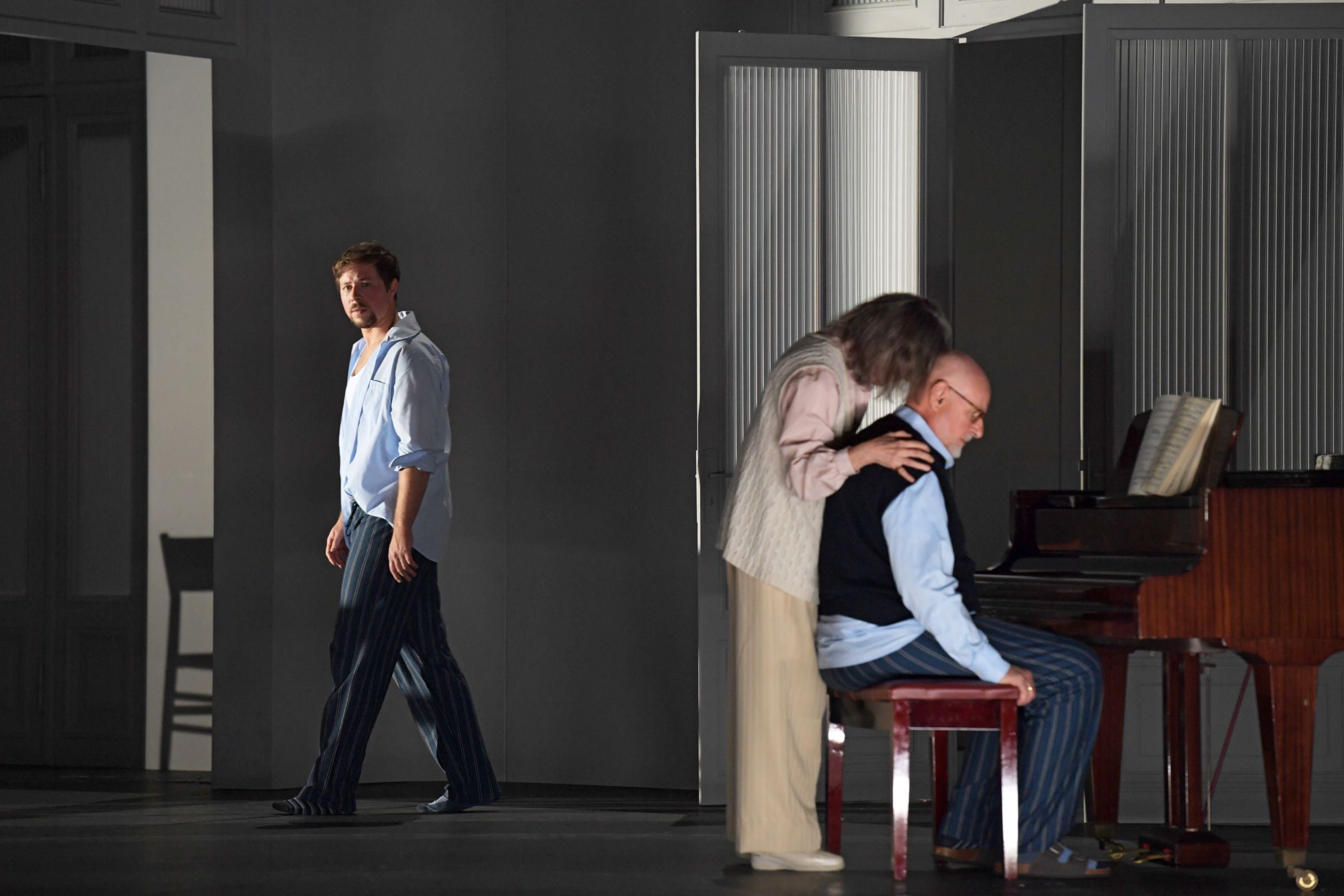 Michael Porter (Tamino, Premierenbesetzung), Corinna Schnabel (Frau) und Micha B. Rudolph (Mann) &copy; Barbara Aumüller