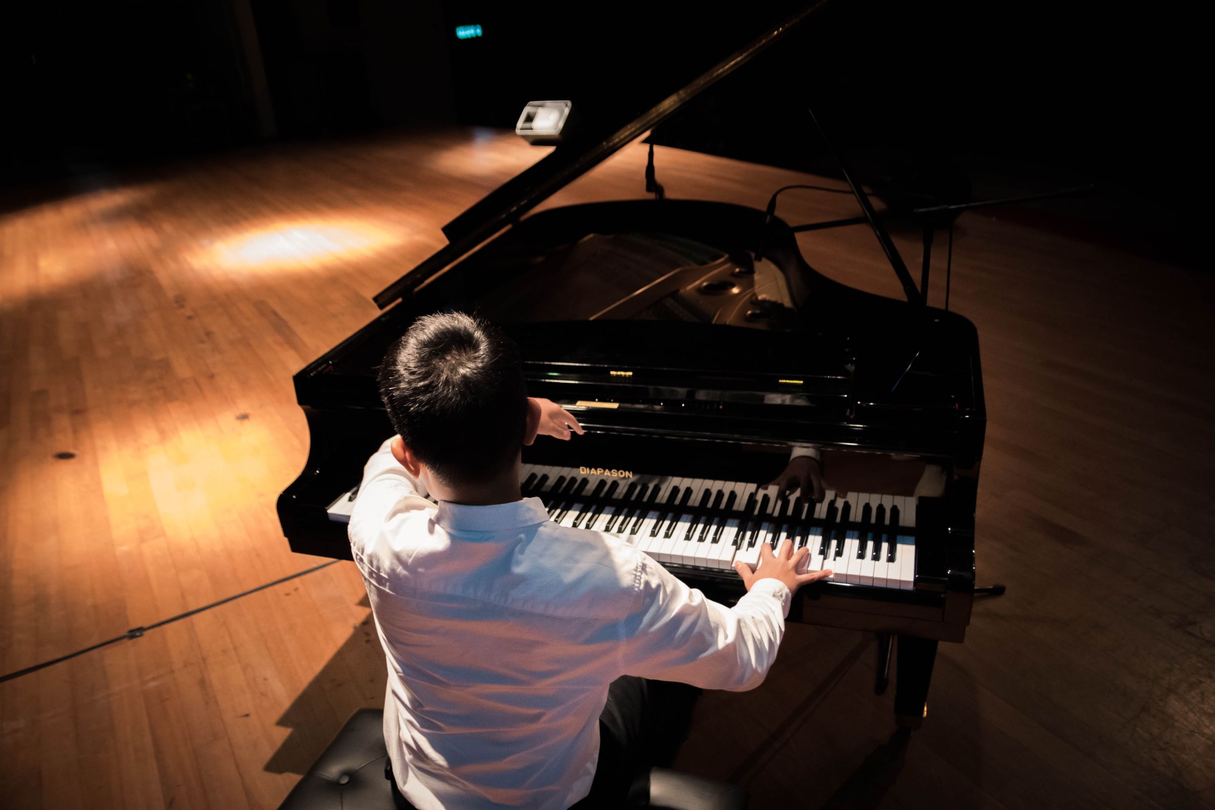 Person playing piano &copy; Ludwig Kwan | Pexels