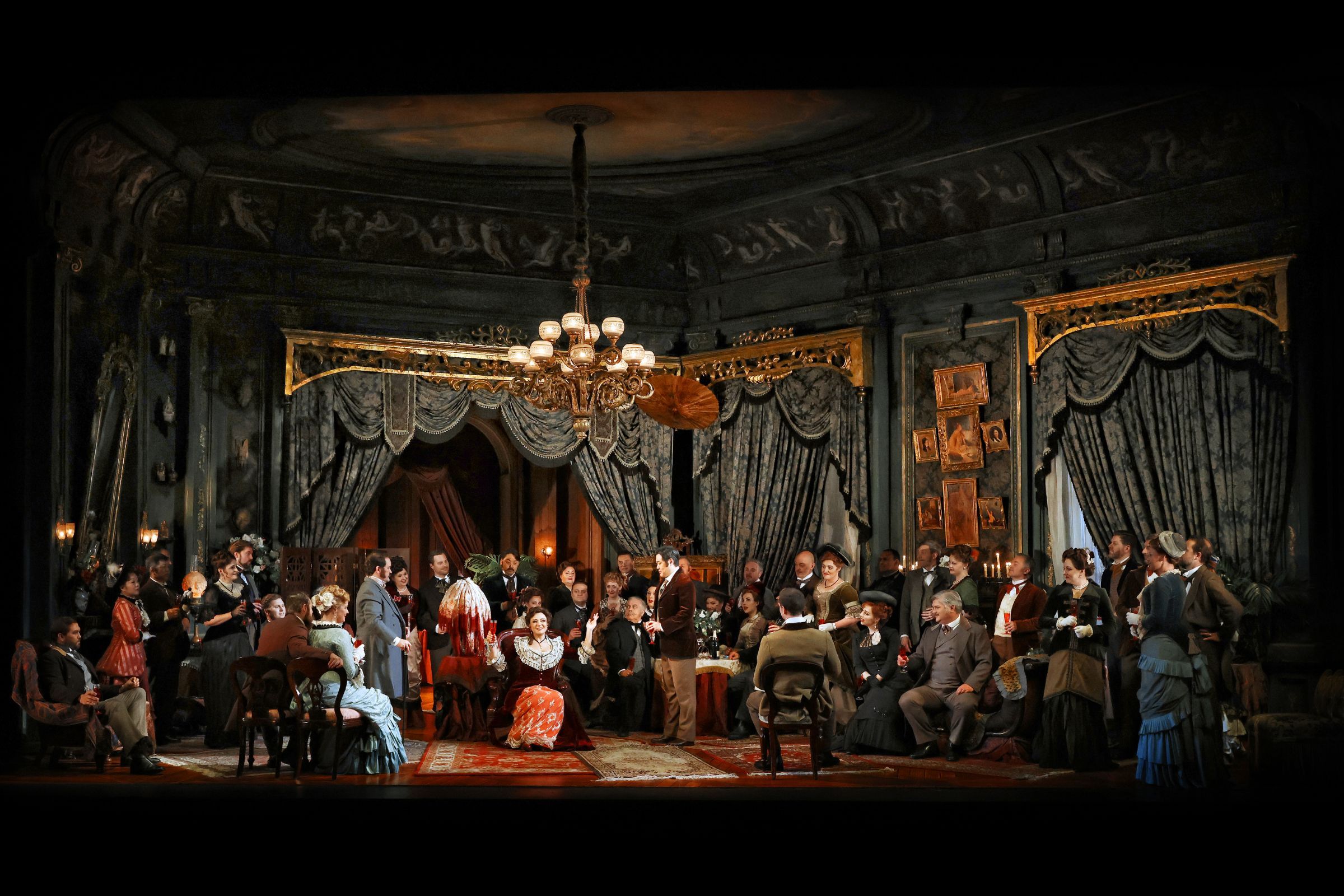 <i>La traviata</i>, Act 1 &copy; Prudence Upton