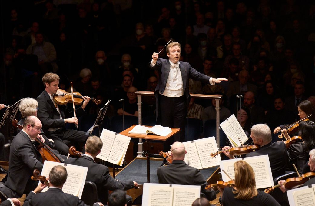 Daniel Harding conducts The Cleveland Orchestra © Roger Mastroianni Courtesy of The Cleveland Orchestra