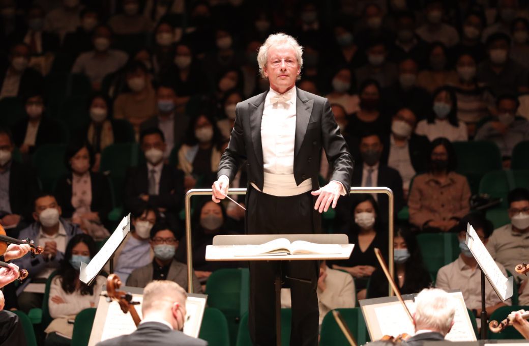 Franz Welser-Möst conducts the Vienna Philharmonic © Leisure and Cultural Services Department