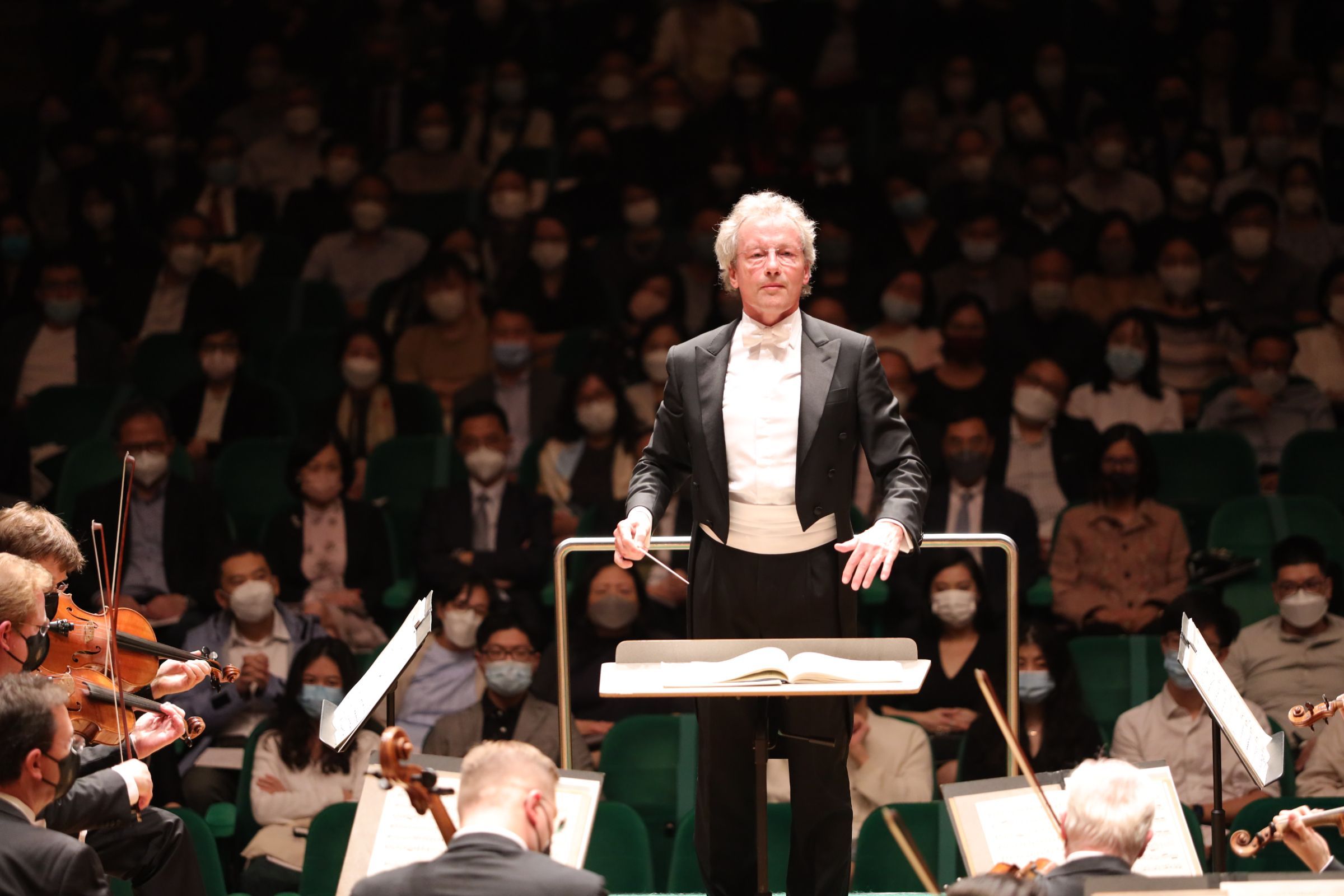 Franz Welser-Möst conducts the Vienna Philharmonic © Leisure and Cultural Services Department