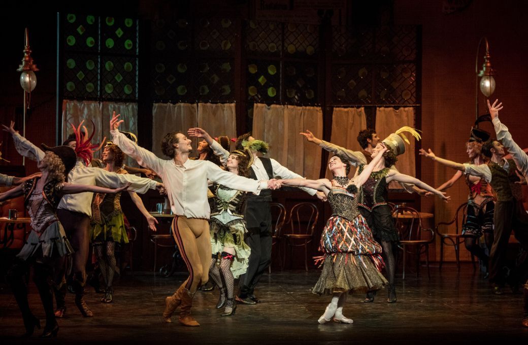 Hugo Marchand (le prince Rodolphe) et Valentine Colasante (Mizzi Caspar) &copy; Ann Ray / Op&eacute;ra national de Paris