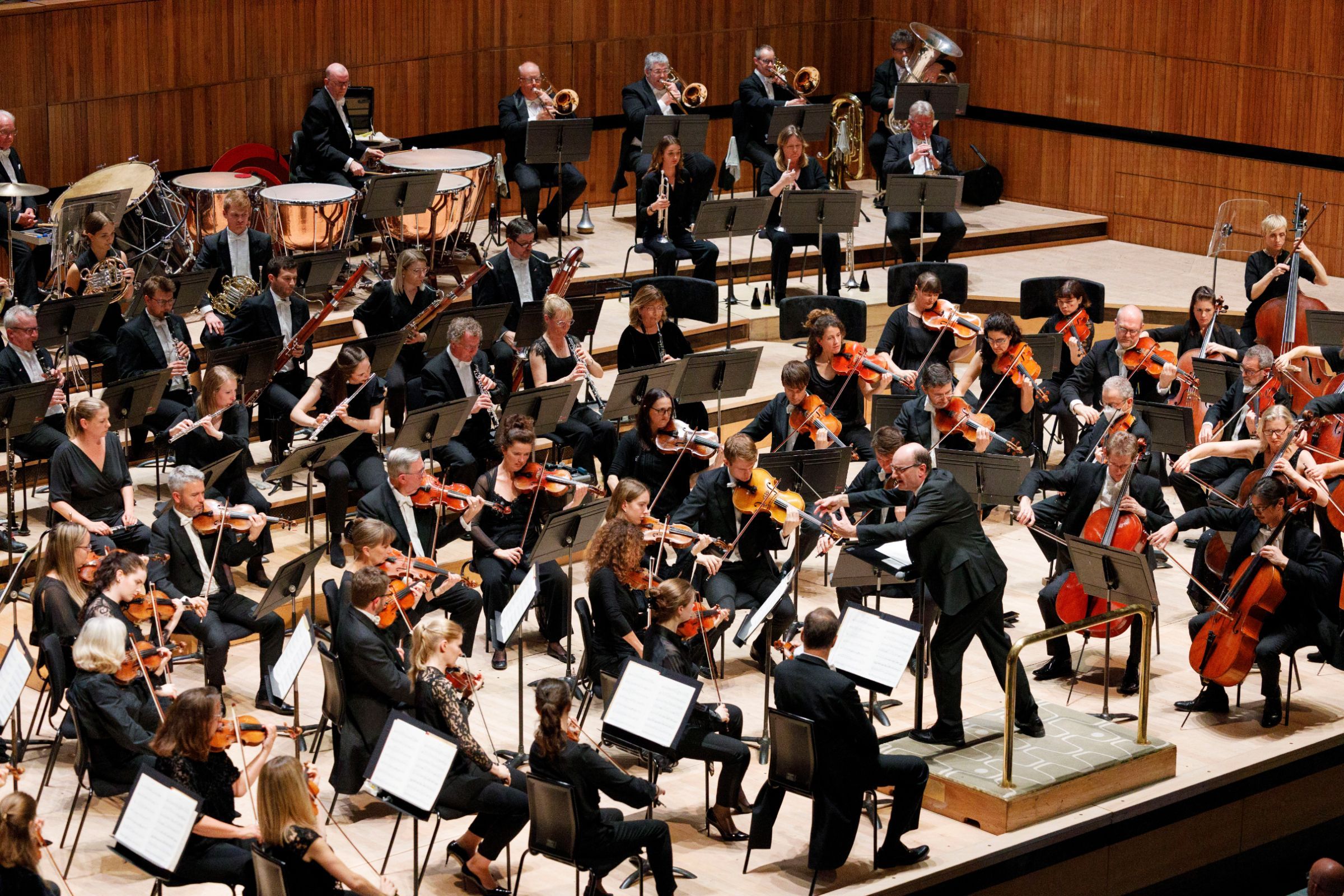 Andrew Manze conducts the London Philharmonic Orchestra &copy; London Philharmonic Orchestra