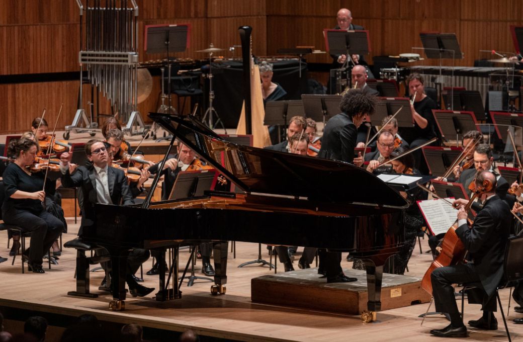 V&iacute;kingur &Oacute;lafsson, Rafael Payare and the Orchestre symphonique de Montr&eacute;al &copy; Antoine Saito