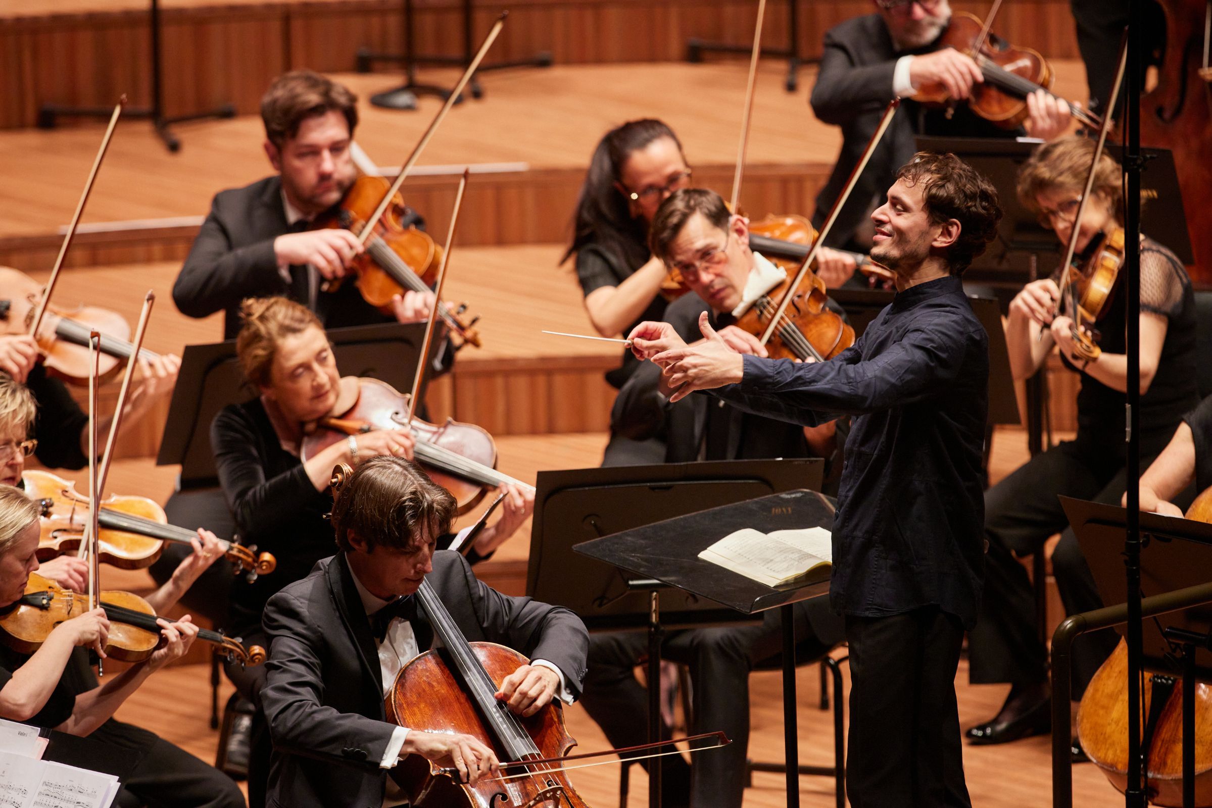 Daniel Müller-Schott, Eduardo Strausser and the Sydney Symphony Orchestra &copy; David Swift