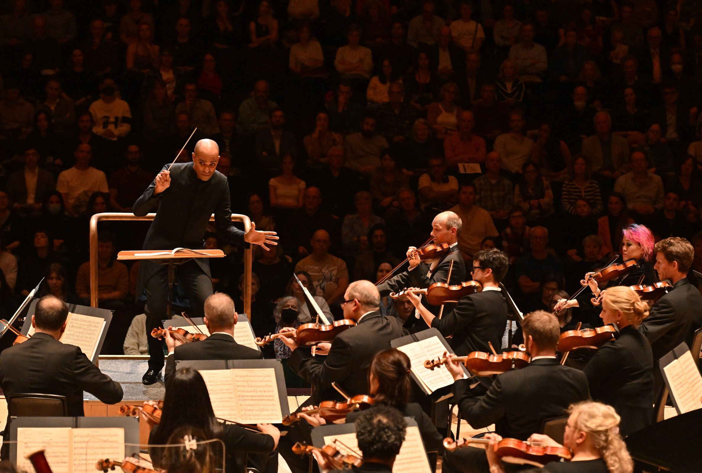 Kevin John Edusei conducts the London Symphony Orchestra &copy; Mark Allan | LSO