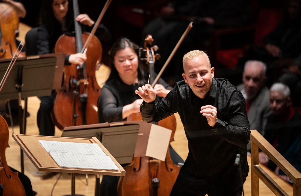 Yannick N&eacute;zet-S&eacute;guin conducts the Philadelphia Orchestra &copy; Jessica Griffin