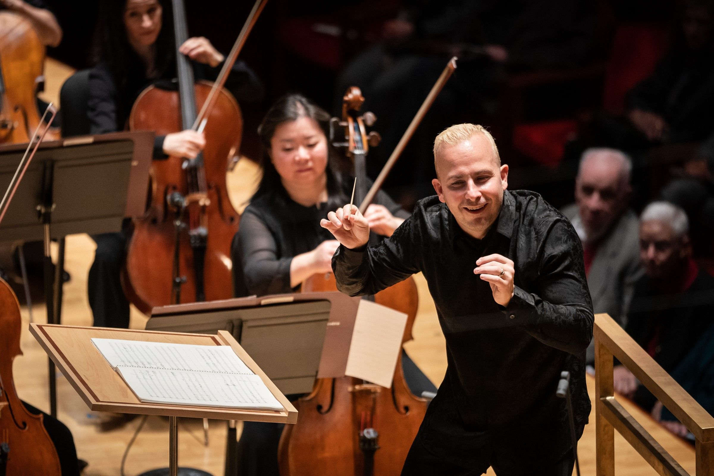Yannick Nézet-Séguin conducts the Philadelphia Orchestra &copy; Jessica Griffin