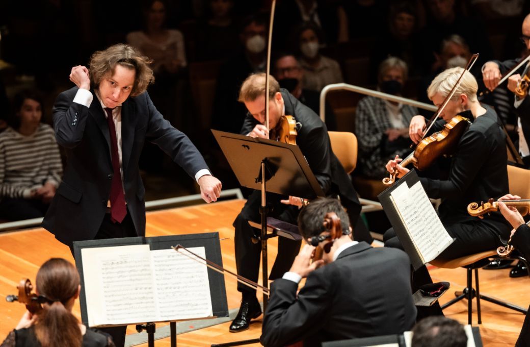 Maxim Emelyanychev dirige les Berliner Philharmoniker &copy; Bettina St&ouml;ss