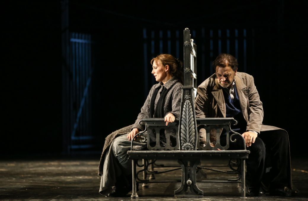 Mim&igrave; (hier Annett Fritsch) und Rodolfo (Giorgio Berrugio) &copy; Barbara P&aacute;lffy | Volksoper Wien