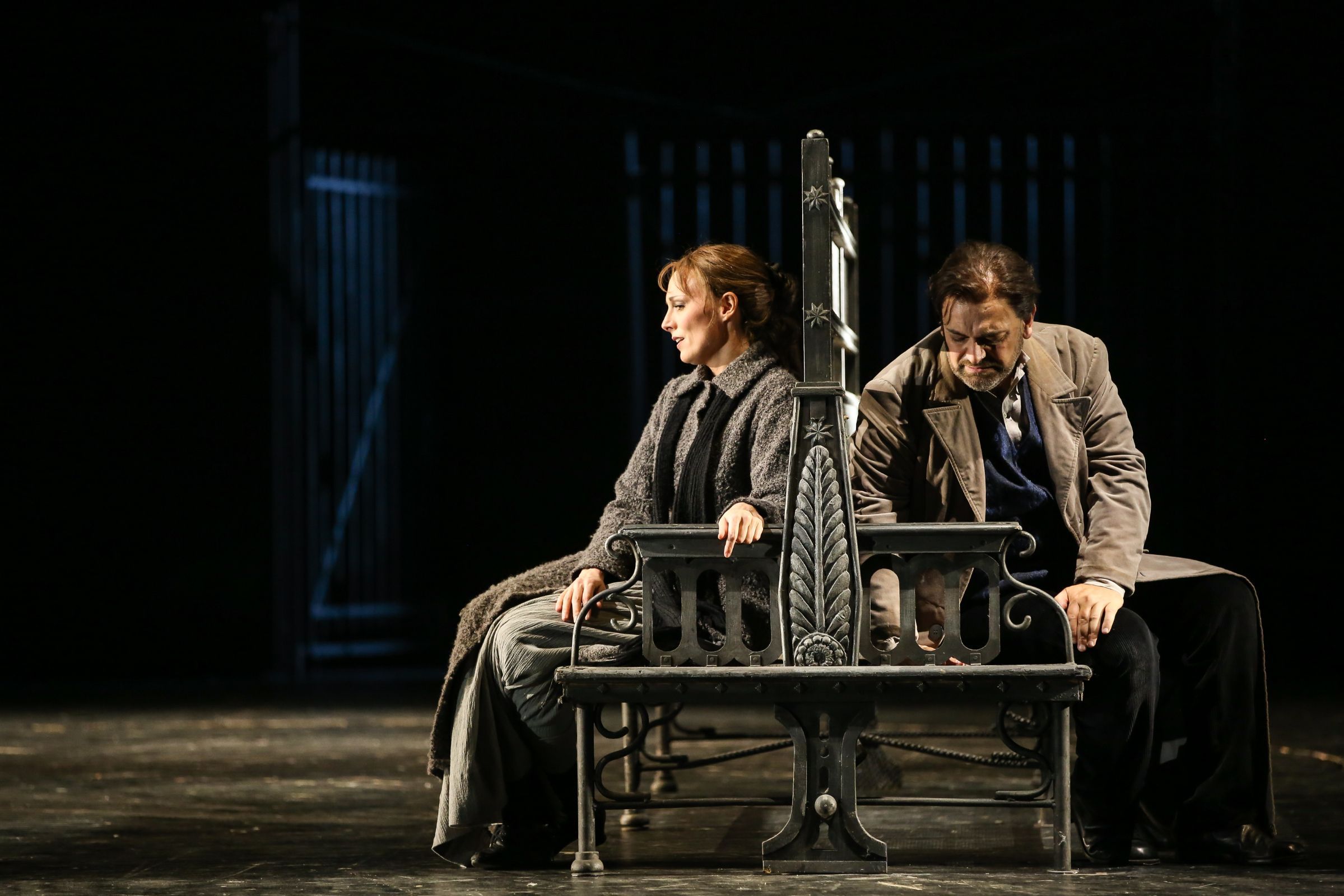 Mimì (hier Annett Fritsch) und Rodolfo (Giorgio Berrugio) &copy; Barbara Pálffy | Volksoper Wien