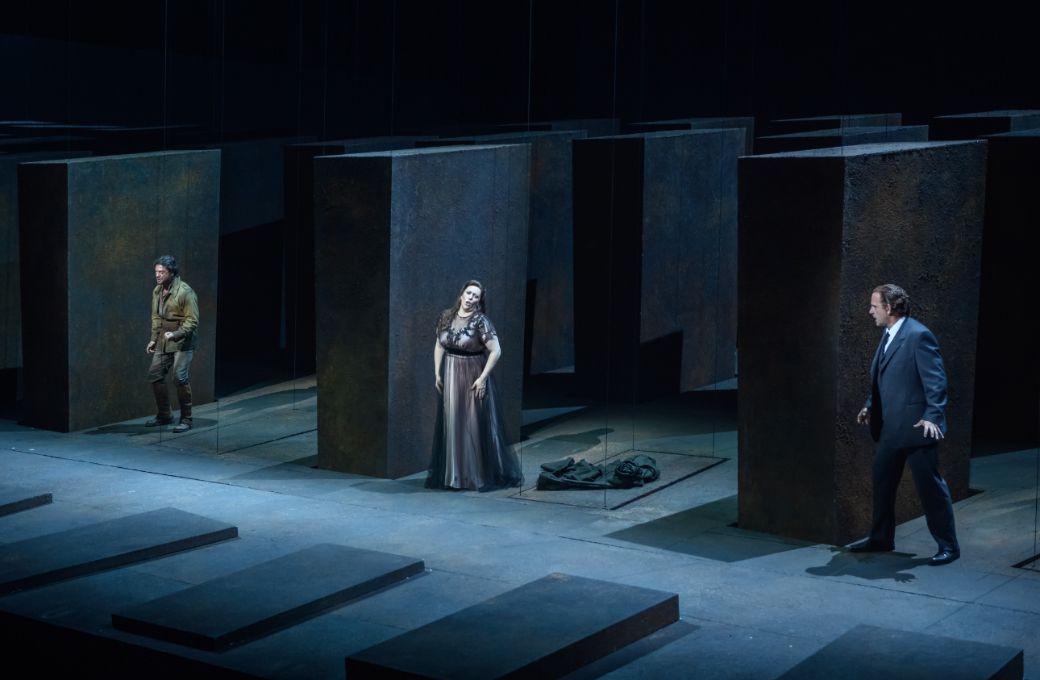 Vittorio Grig&ograve;lo (Manrico), Saioa Hern&aacute;ndez (Leonora), Juan Jes&uacute;s Rodriguez (Conde Luna) &copy; A. Bofill | Gran Teatre del Liceu