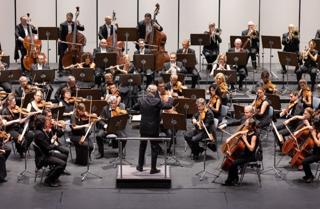 Víctor Pablo Pérez al frente de la Orquesta Sinfónica de Tenerife © Miguel Barreto | Auditorio de Tenerife