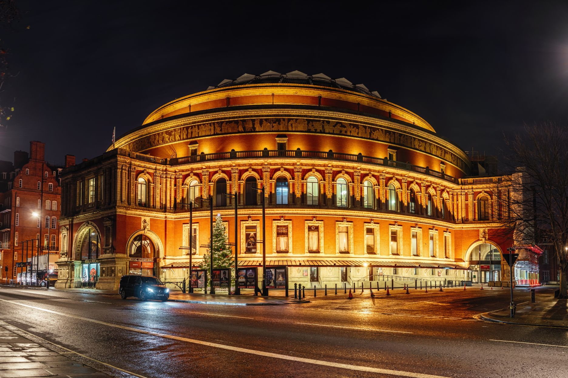 Royal Albert Hall, London &copy; Igor Sporynin | Unsplash