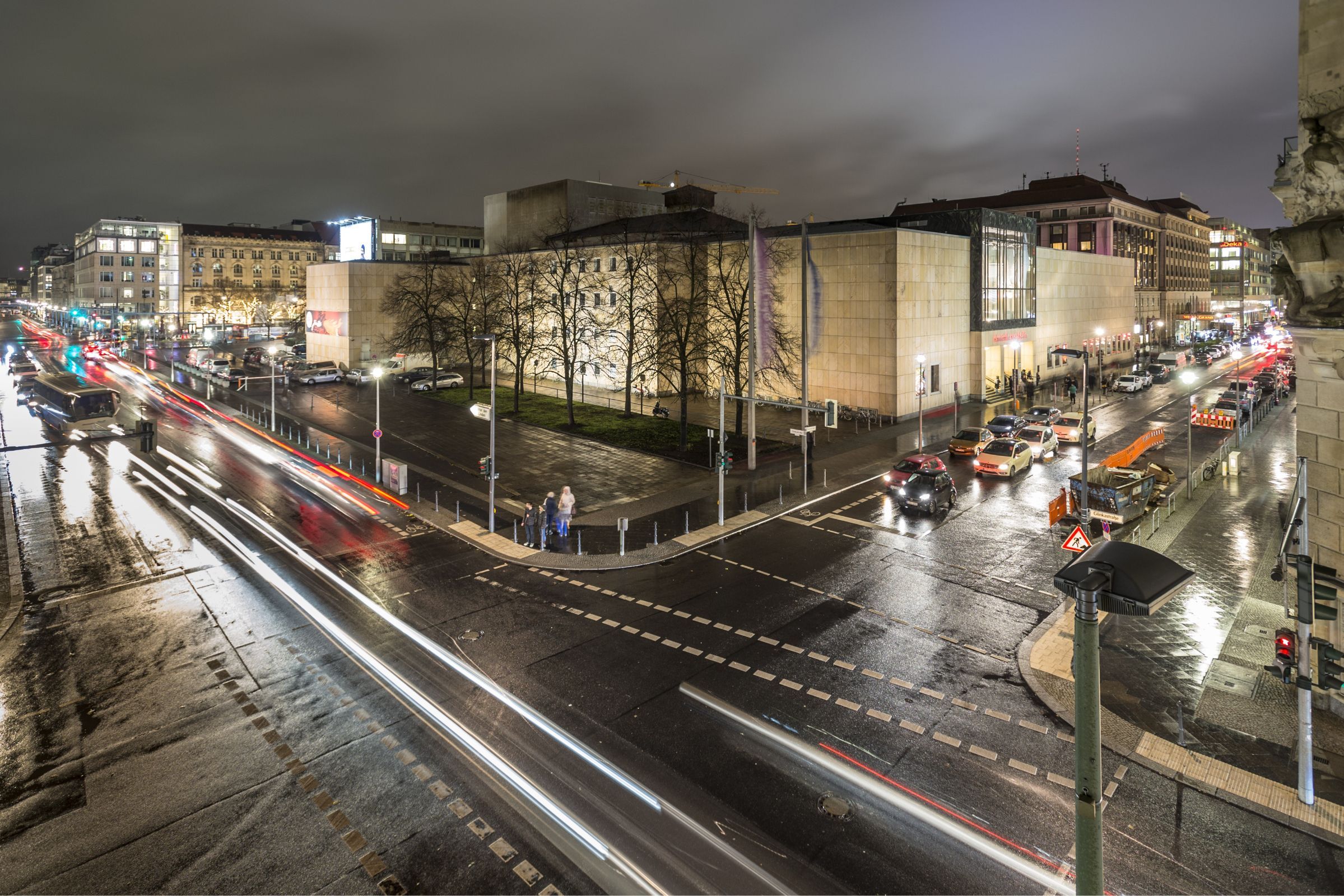 Die Komische Oper bei Nacht &copy; Jan Windszus Photography