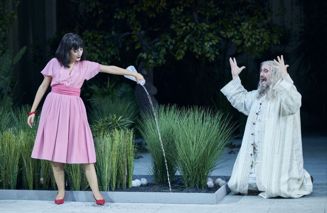 Claudia Muschio (Adina) und Giulio Mastrototaro (Dulcamara) &copy; Martin Sigmund