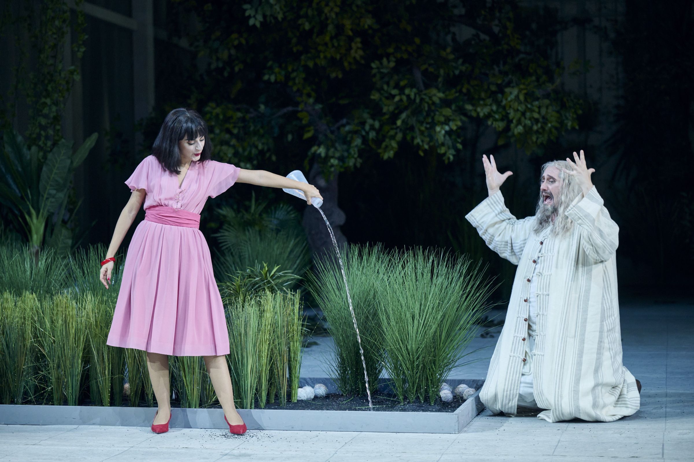 Claudia Muschio (Adina) und Giulio Mastrototaro (Dulcamara) &copy; Martin Sigmund