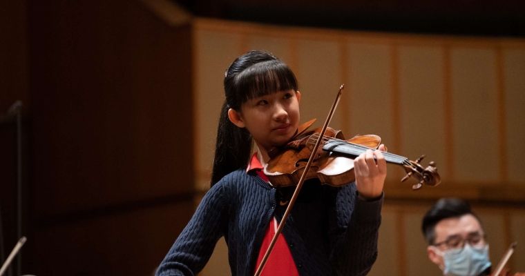 Chloe Chua rehearsing with the Singapore Symphony Orchestra © Singapore Symphony Orchestra