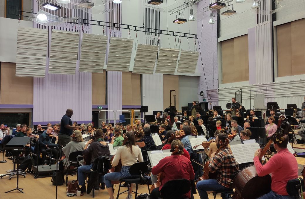 Vimbayi Kaziboni in rehearsal with the BBC Philharmonic © Bachtrack | Lawrence Dunn