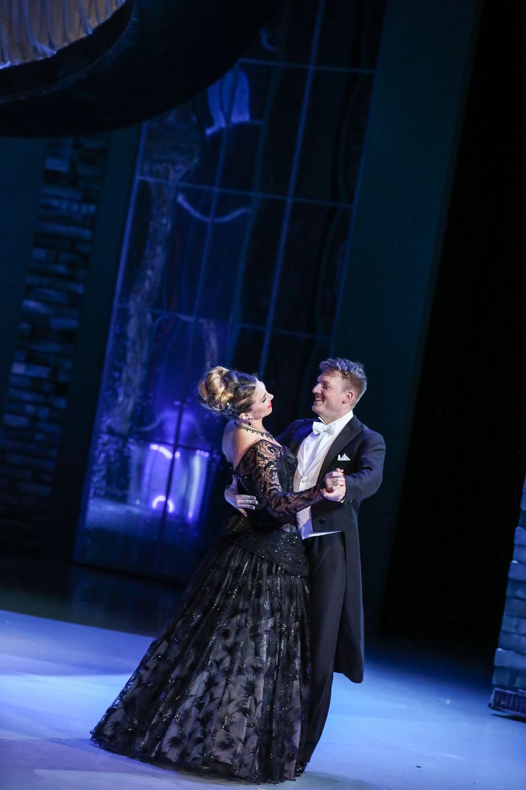 Annette Dasch (Hanna Glawari) und Daniel Schmutzhard (Graf Danilo Danilowitsch) &copy; Barbara Pálffy | Volksoper Wien
