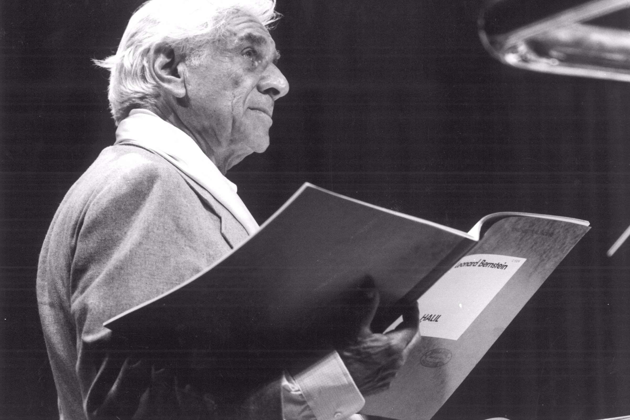 Leonard Bernstein holding the score to <i>Halil</i>, 1988 &copy; Suzie Maeder | London Symphony Orchestra