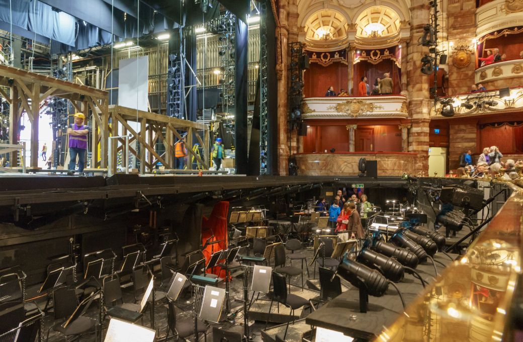 The orchestra pit at the London Coliseum &copy; Wikimedia Commons | User:Colin