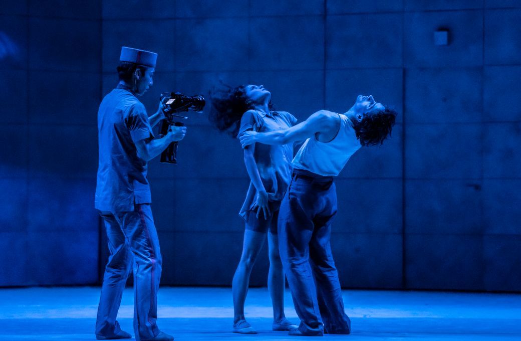 Riku Ito, Sofia Liñares and Javier Rojas in Morgann Runacre-Temple's <i>Hotel</i> © Johan Persson