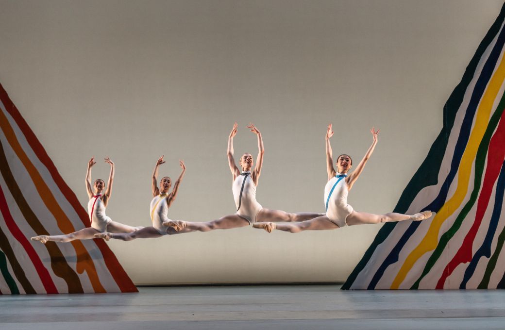 Birmingham Royal Ballet in Uwe Scholz' <i>Seventh Symphony</i> &copy; Johan Persson