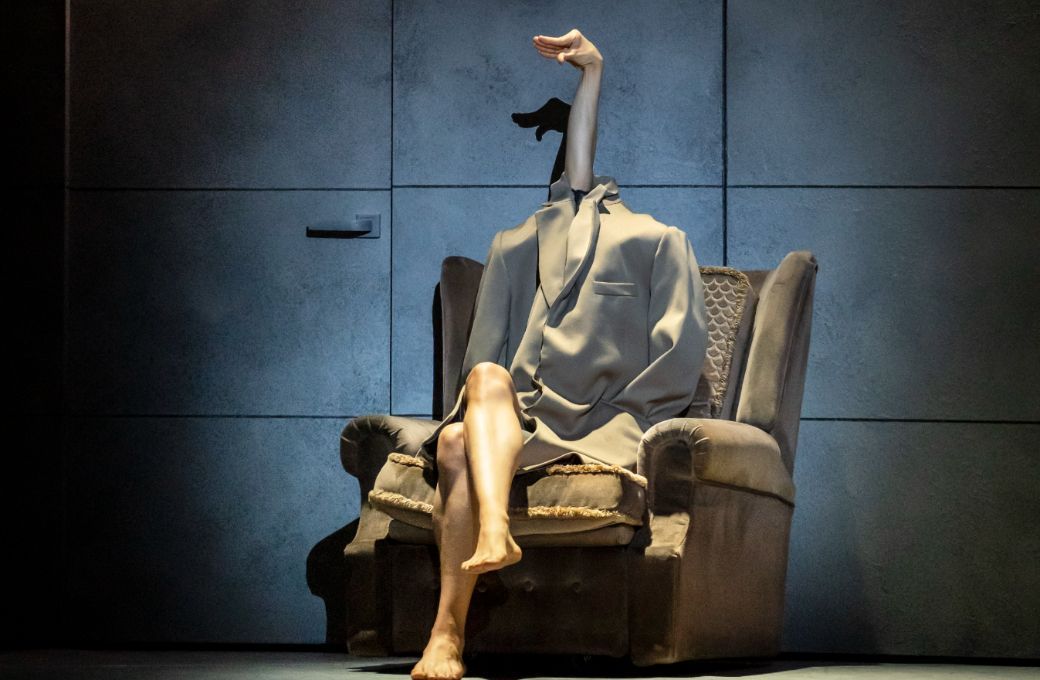 Matilde Rodrigues in Morgann Runacre-Temple's <i>Hotel</i> &copy; Johan Persson