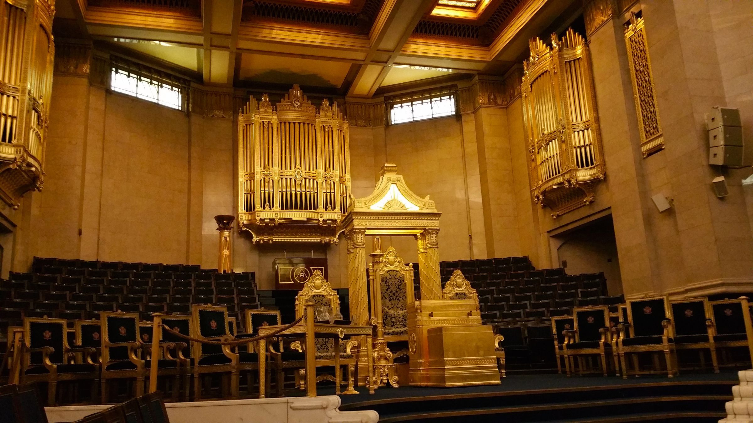 Grand Temple, Freemasons’ Hall © J Rennocks | Wikimedia Commons