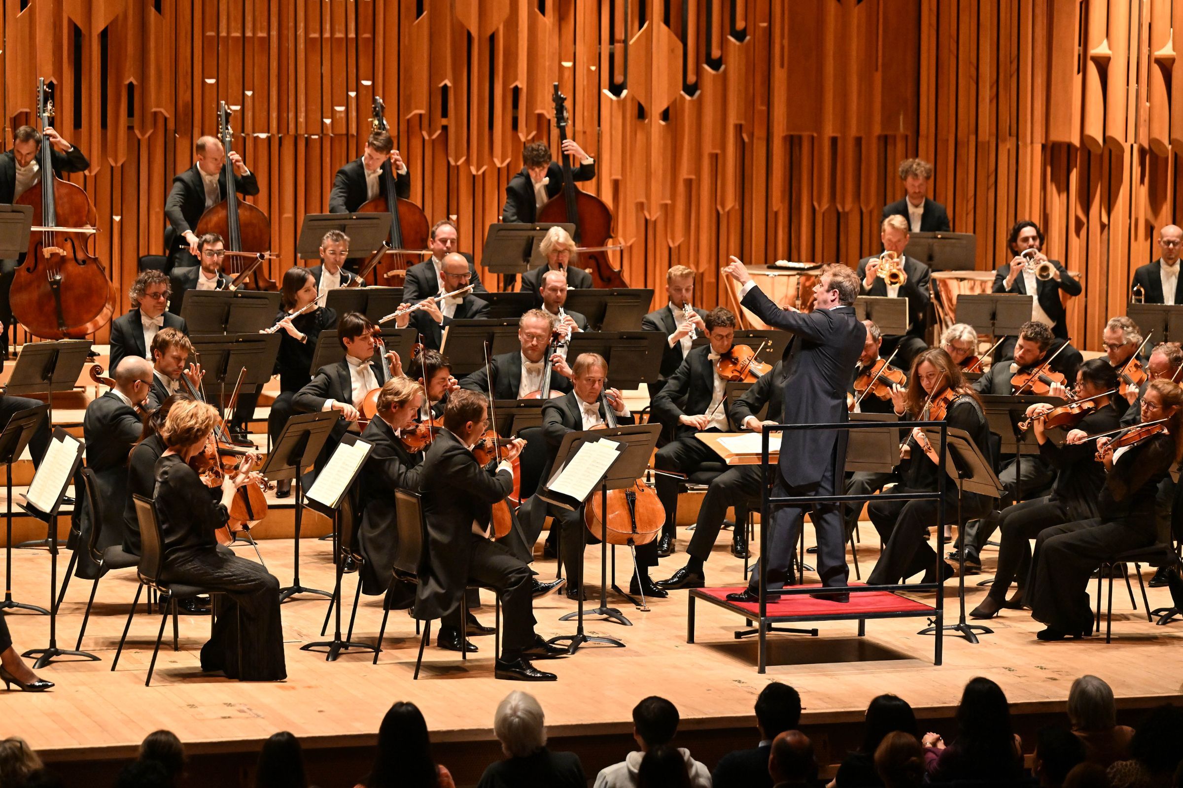 Daniel Harding conducts the Royal Concertgebouw Orchestra © Mark Allan | Barbican