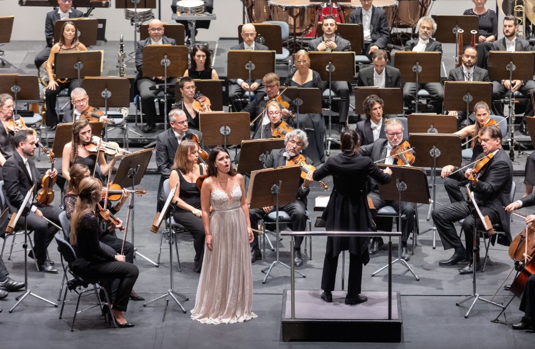 Katharina Ruckgaber, Shiyeon Sung junto a la Sinfónica de Tenerife © Miguel Barreto | Auditorio de Tenerife