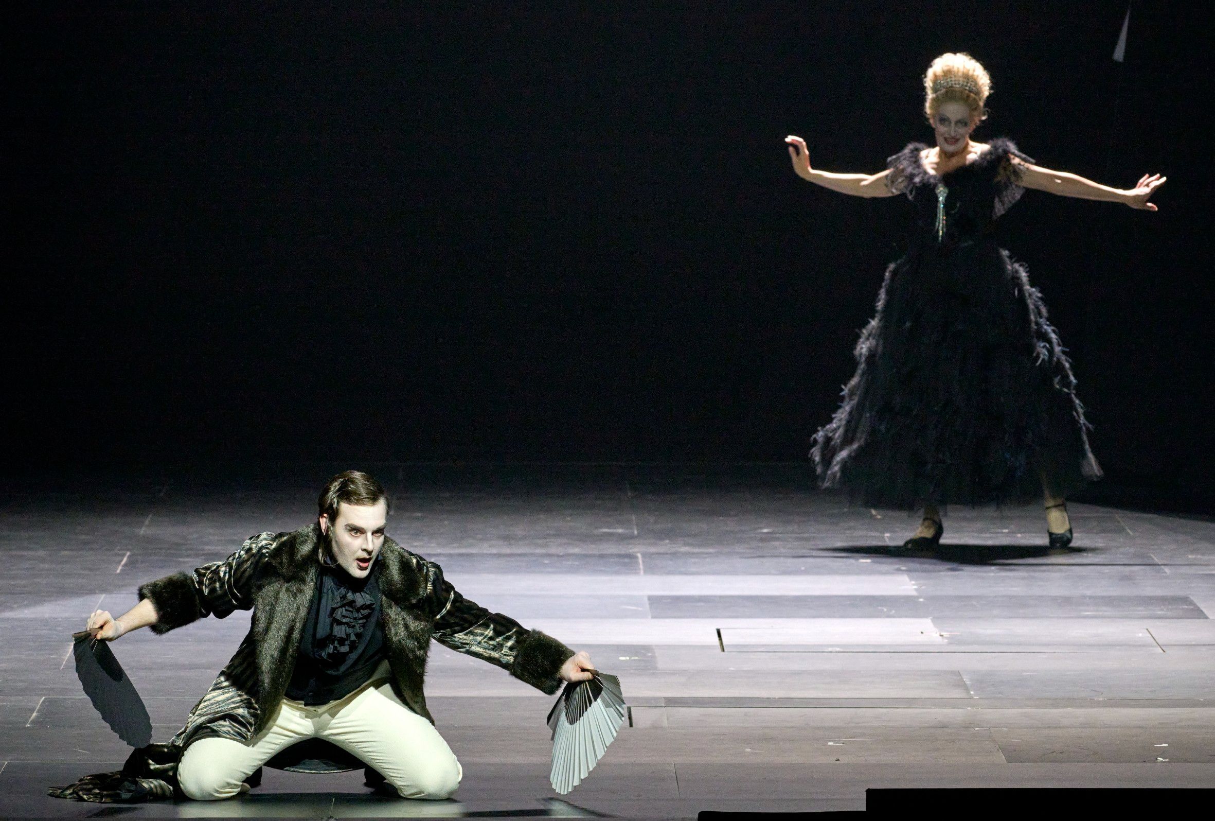 Daniel Jenz (Der Kavalier) und Stephanie Houtzeel (Die Dame) © Michael Pöhn | Wiener Staatsoper
