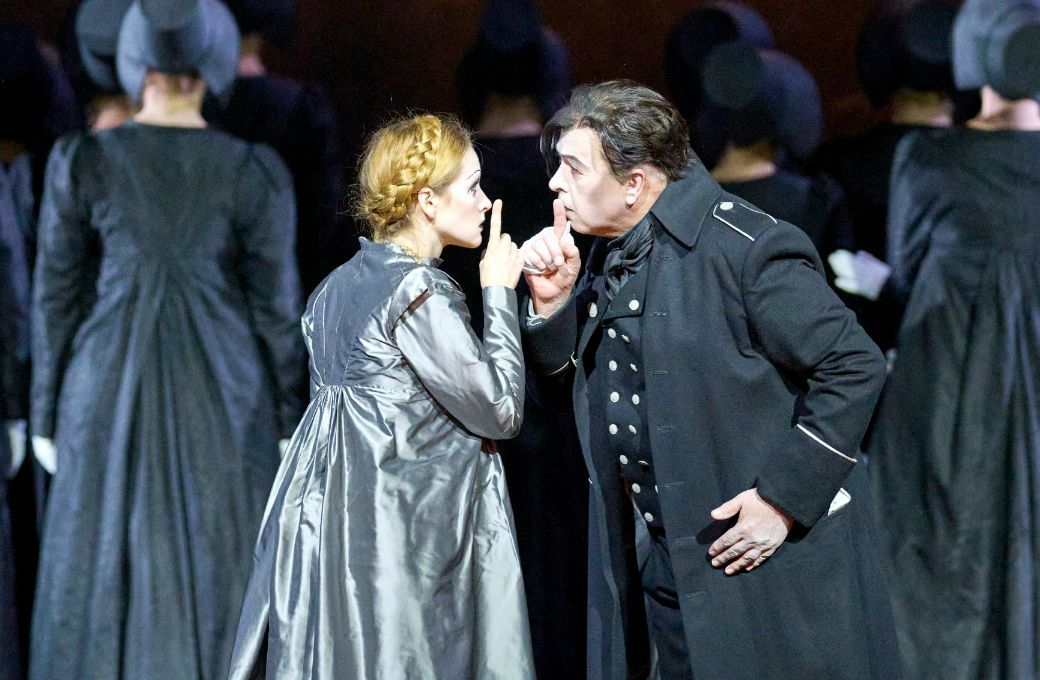 Vera-Lotte Boecker (Die Tochter) und Herbert Lippert (Der Offizier) © Michael Pöhn | Wiener Staatsoper