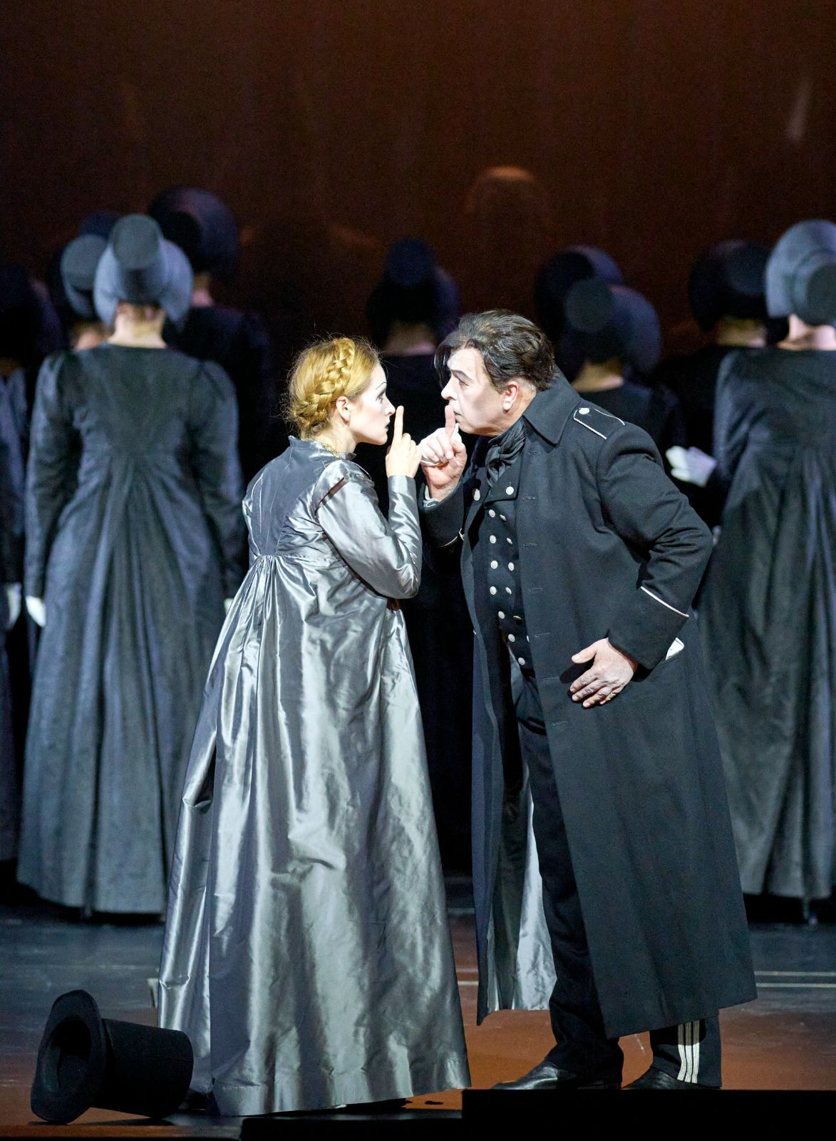 Vera-Lotte Boecker (Die Tochter) und Herbert Lippert (Der Offizier) © Michael Pöhn | Wiener Staatsoper
