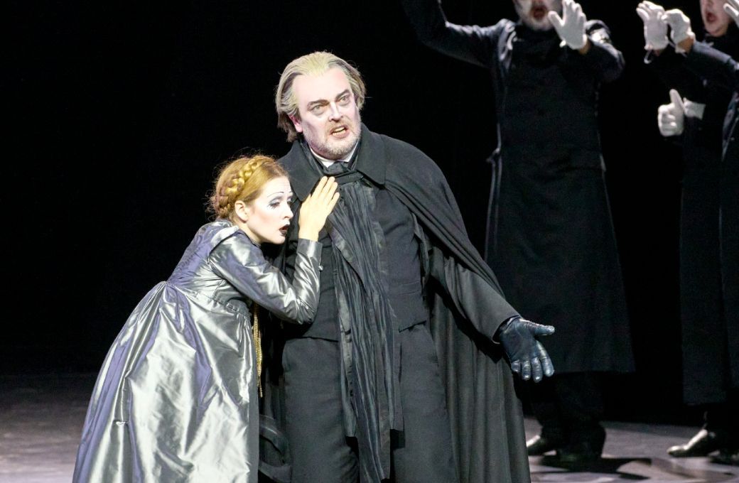Vera-Lotte Boecker (Die Tochter) und Tomasz Konieczny (Cardillac) © Michael Pöhn | Wiener Staatsoper
