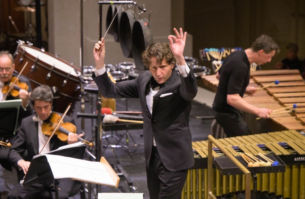 Gustavo Gimeno conducts the Staatskapelle Berlin &copy; Peter Adamik