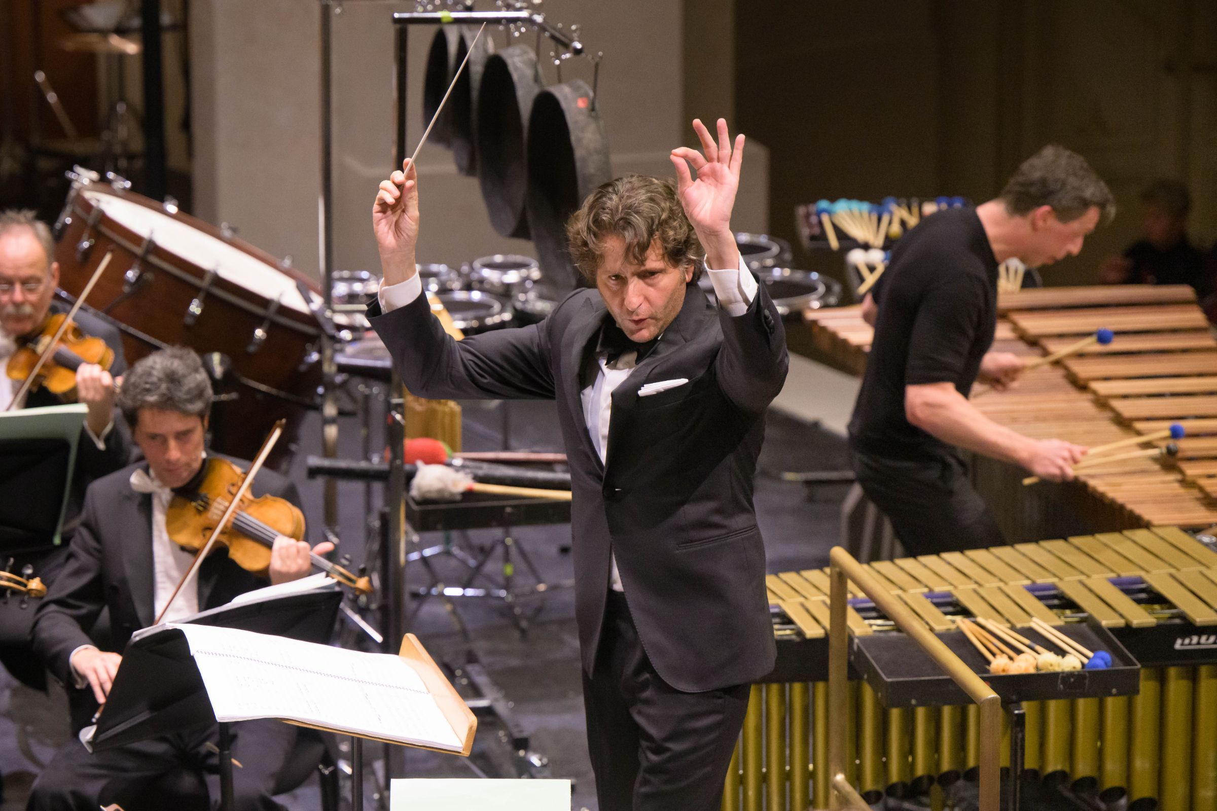 Gustavo Gimeno conducts the Staatskapelle Berlin &copy; Peter Adamik