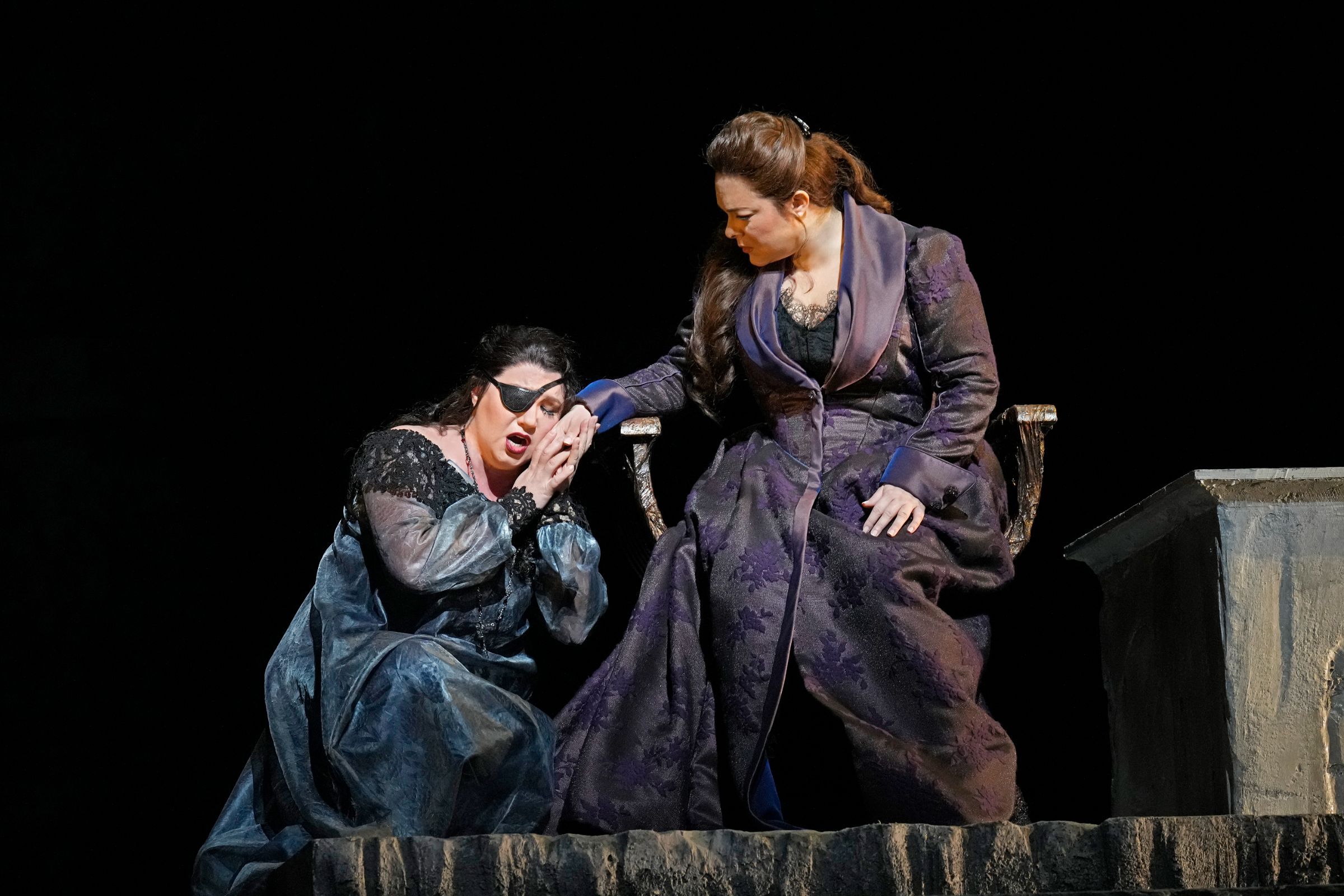 Yulia Matochkina (Eboli) and Eleanora Buratto (Elisabetta) &copy; Ken Howard | Met Opera