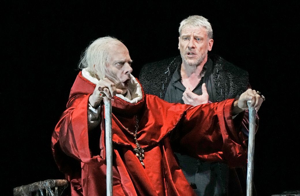 John Relyea (Grand Inquisitor) and G&uuml;nther Groissb&ouml;ck (Filippo) &copy; Ken Howard | Met Opera