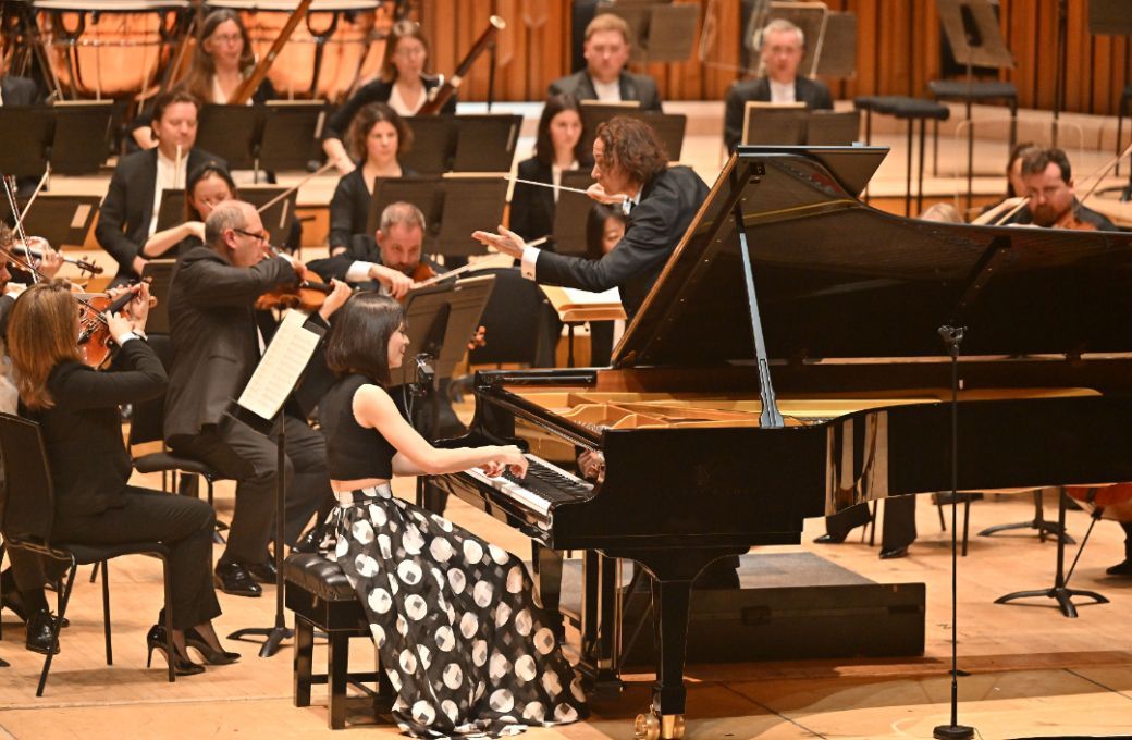 Alice Sara Ott, Nathalie Stutzmann and the London Symphony Orchestra &copy; LSO | Mark Allan